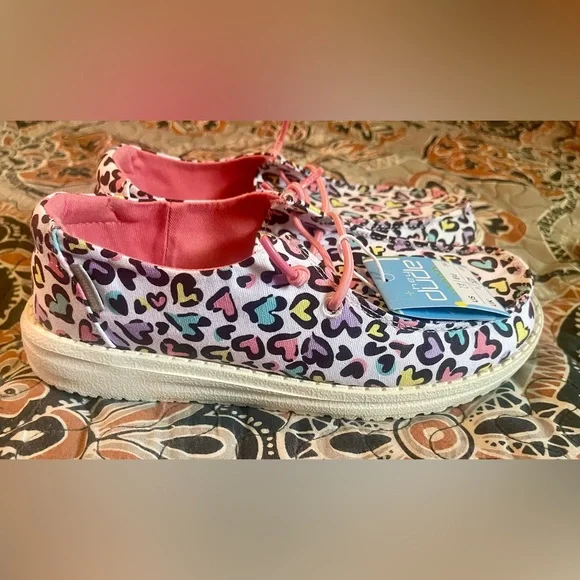 New with tags girls HEY DUDE wendy youth color white leopard SIZE 4-5 - Picture 2 of 4